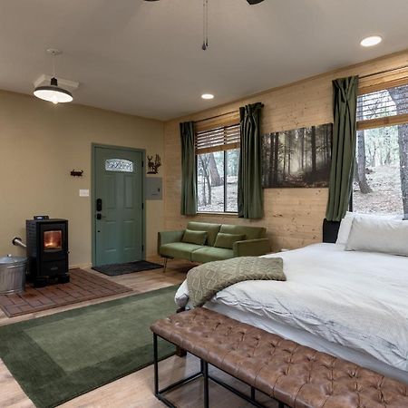 Little House In The Big Woods Hotel Forest Ranch Buitenkant foto